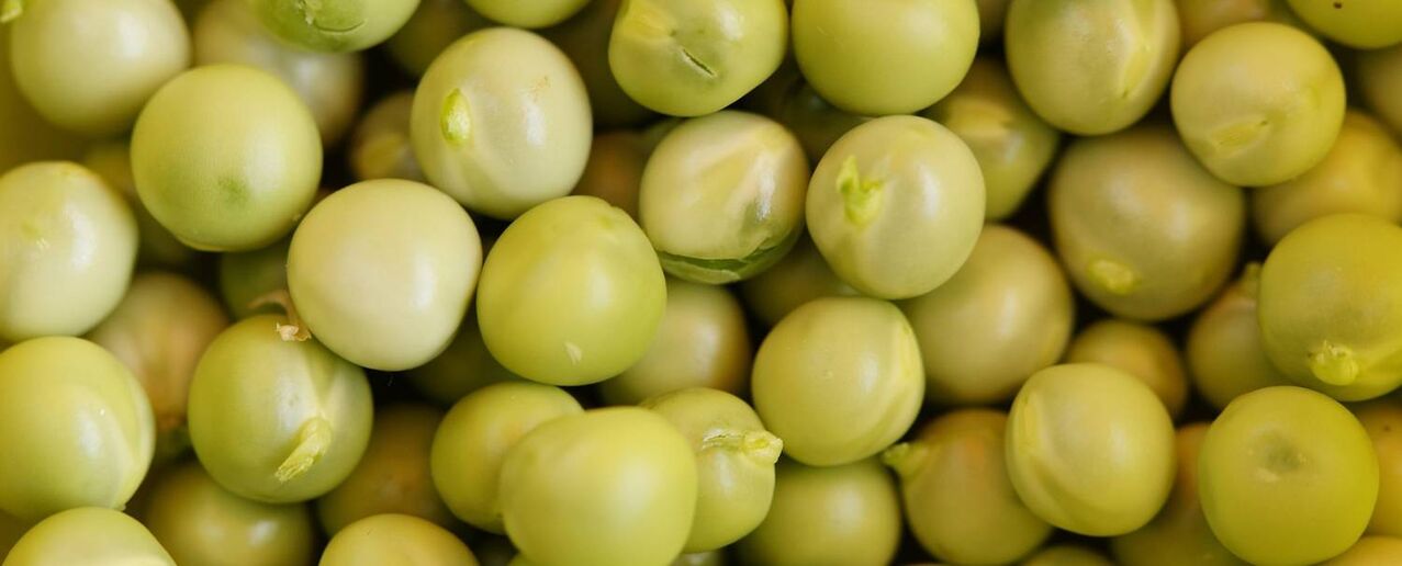 guisantes en una mascarilla rejuvenecedora